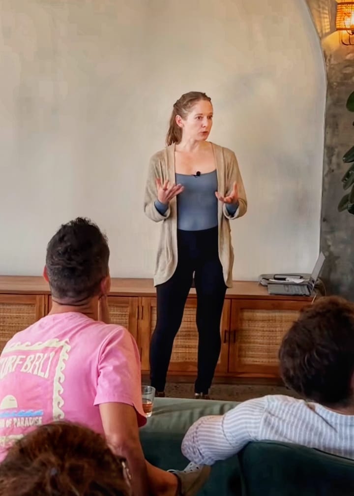 Clara Ritger speaking at a workshop.
